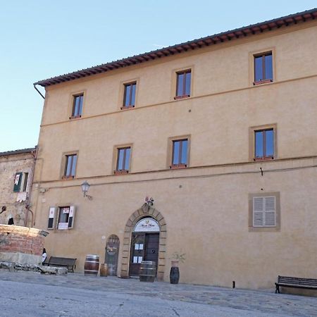Rooms And Wine Al Castello Monteriggioni Luaran gambar