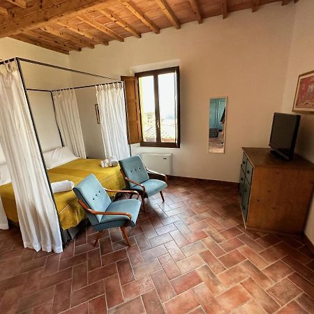 Rooms And Wine Al Castello Monteriggioni Luaran gambar