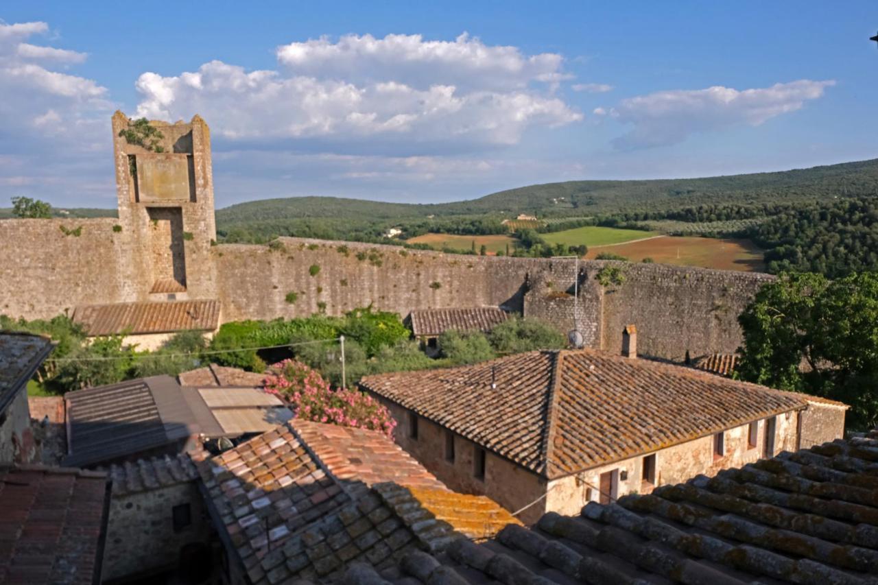 Rooms And Wine Al Castello Monteriggioni Luaran gambar