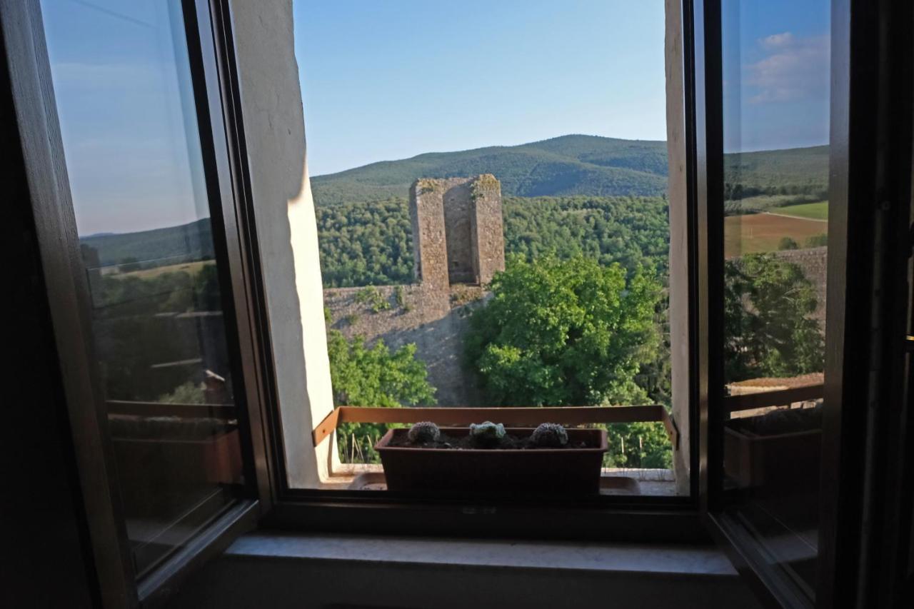 Rooms And Wine Al Castello Monteriggioni Luaran gambar