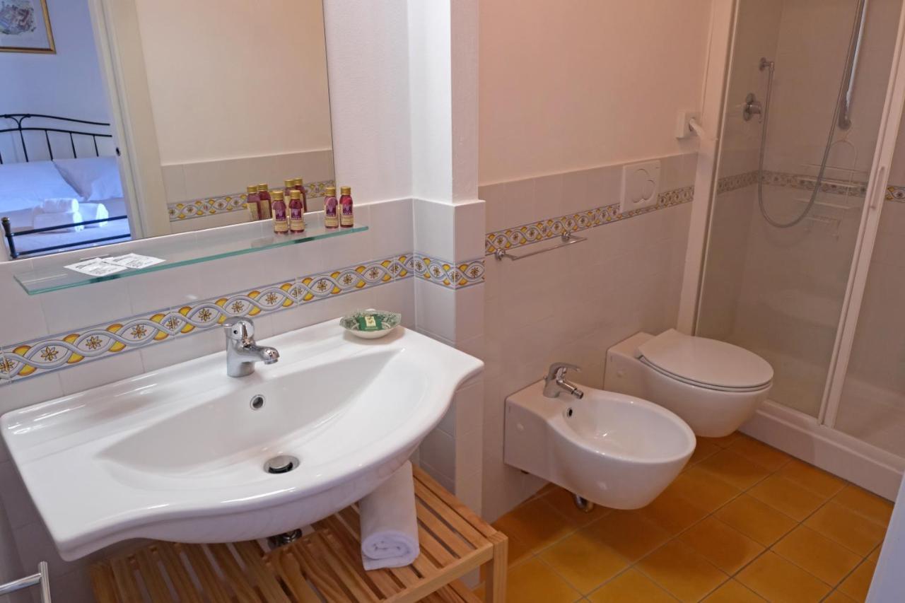 Rooms And Wine Al Castello Monteriggioni Luaran gambar