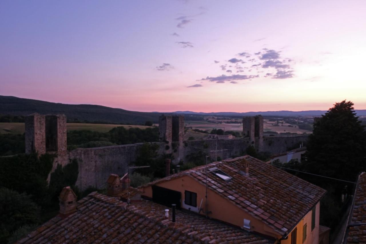 Rooms And Wine Al Castello Monteriggioni Luaran gambar