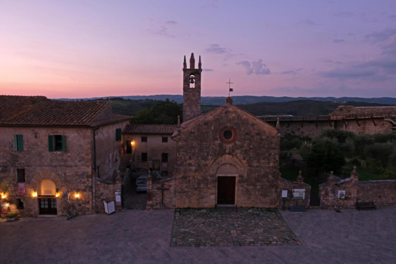 Rooms And Wine Al Castello Monteriggioni Luaran gambar