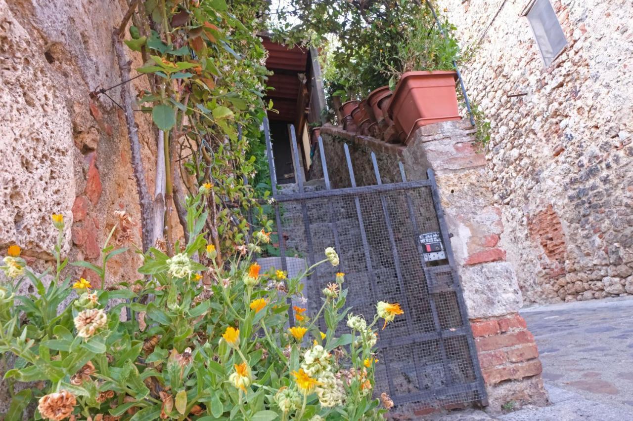 Rooms And Wine Al Castello Monteriggioni Luaran gambar