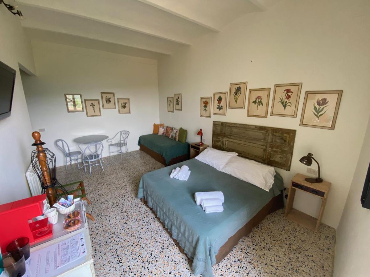 Rooms And Wine Al Castello Monteriggioni Luaran gambar