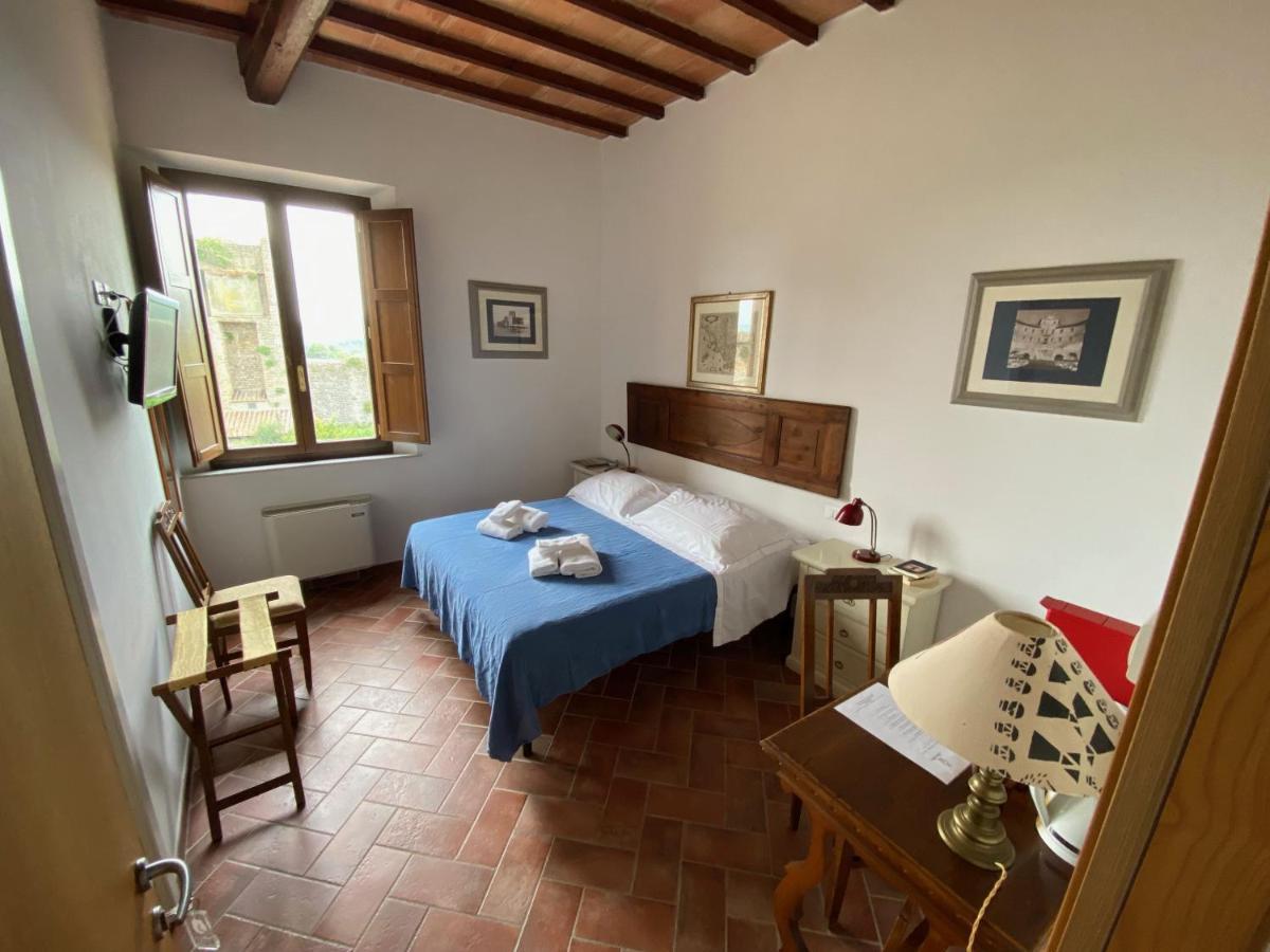 Rooms And Wine Al Castello Monteriggioni Luaran gambar