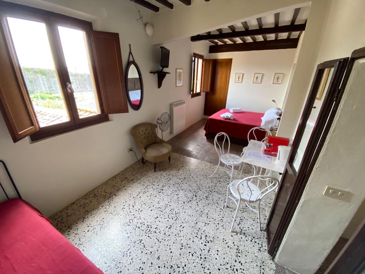 Rooms And Wine Al Castello Monteriggioni Luaran gambar