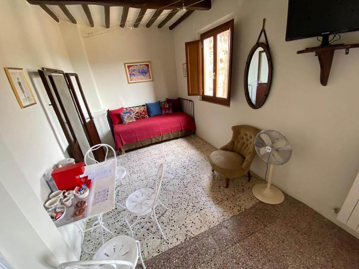 Rooms And Wine Al Castello Monteriggioni Luaran gambar
