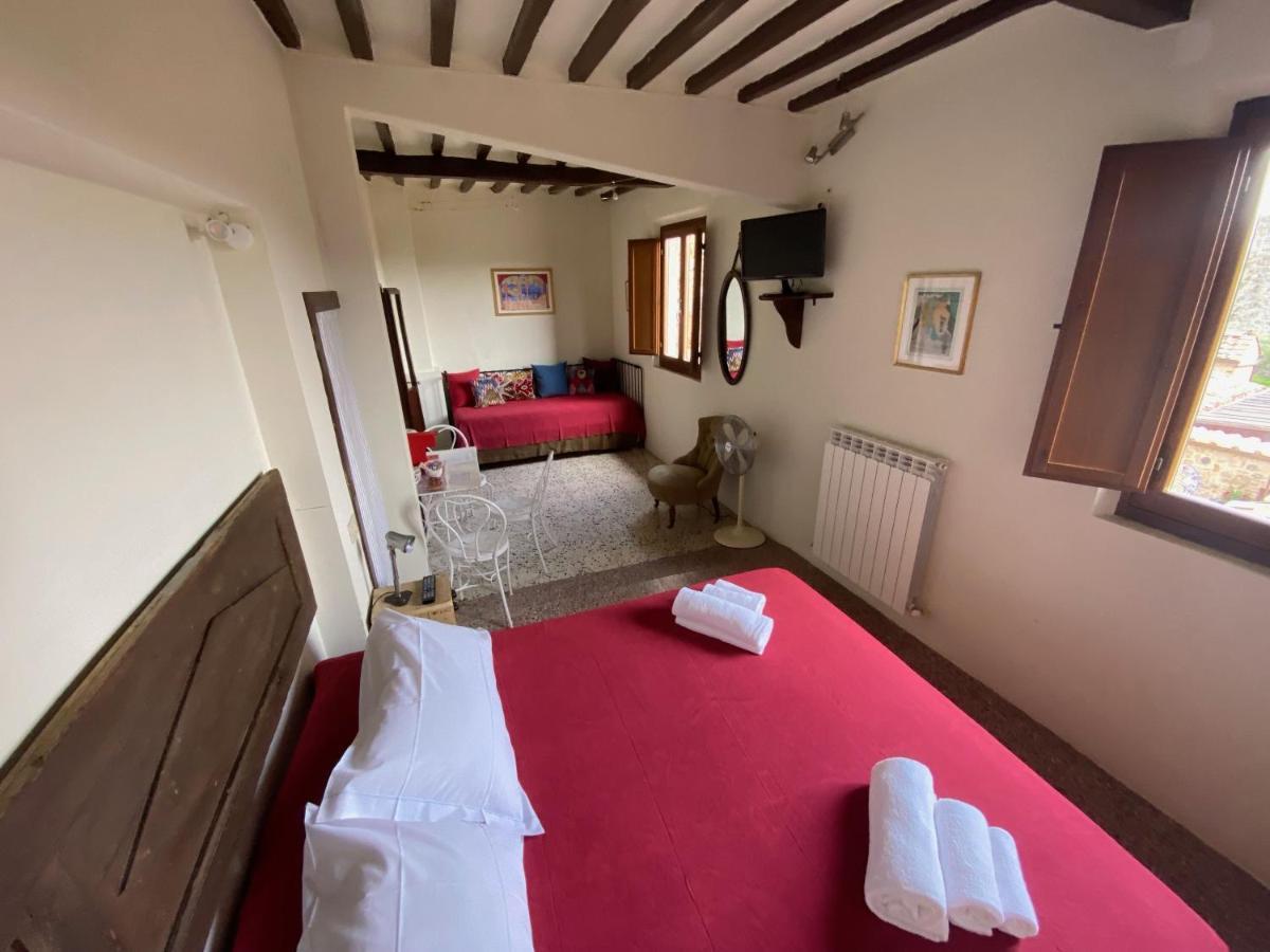 Rooms And Wine Al Castello Monteriggioni Luaran gambar