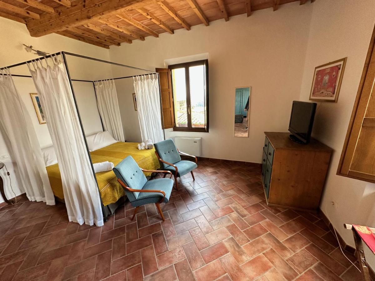 Rooms And Wine Al Castello Monteriggioni Luaran gambar