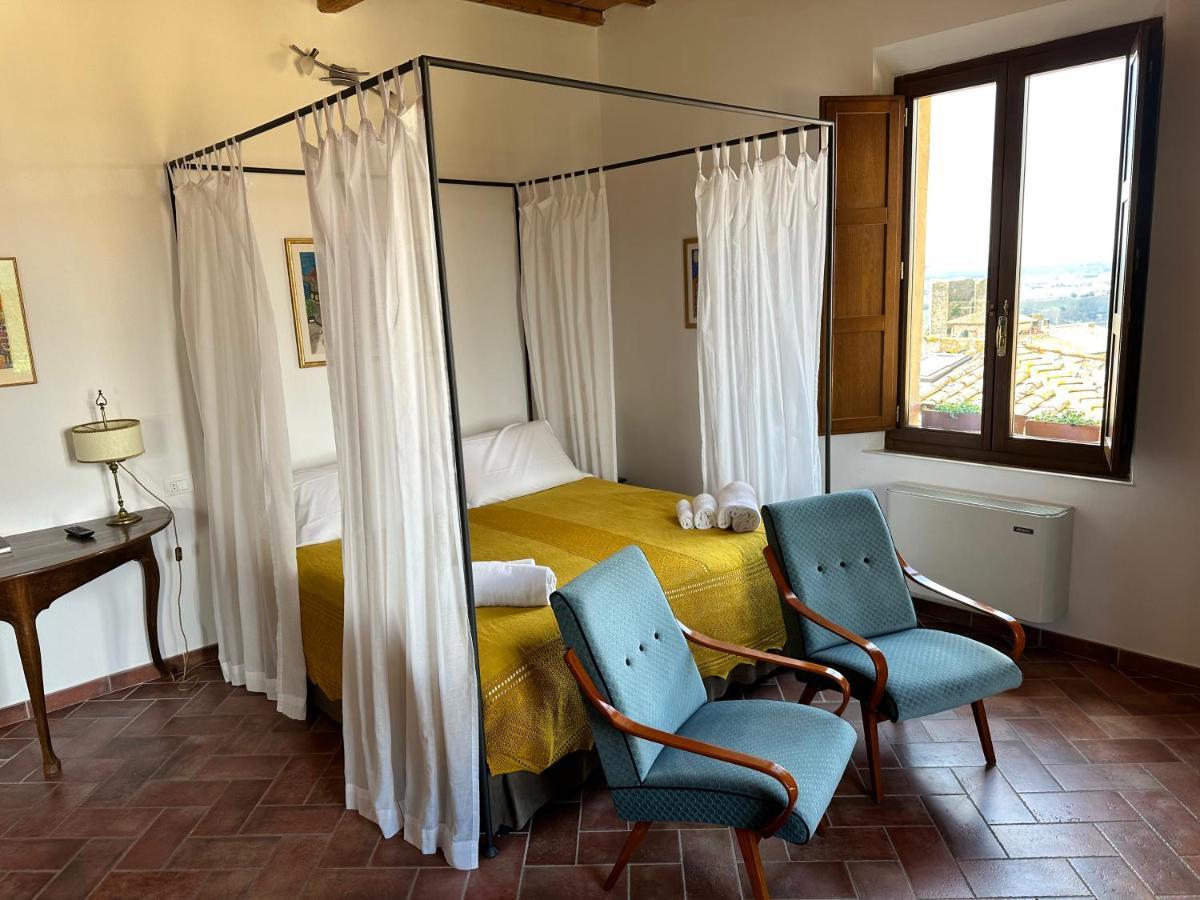 Rooms And Wine Al Castello Monteriggioni Luaran gambar