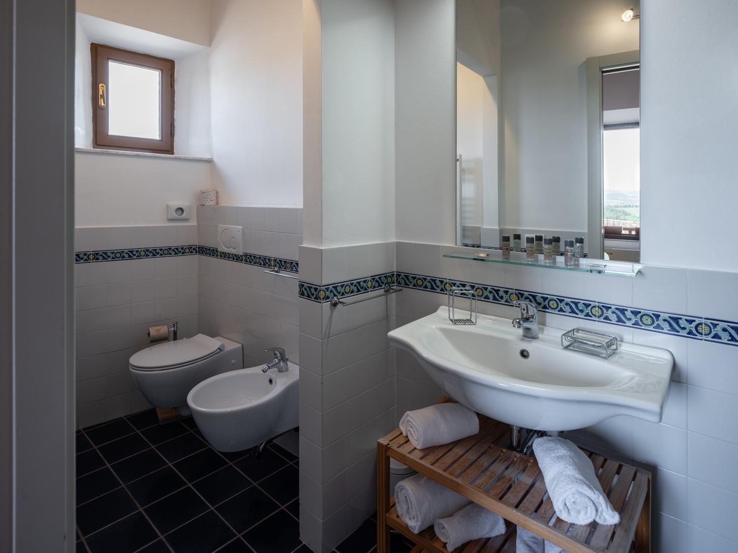 Rooms And Wine Al Castello Monteriggioni Luaran gambar